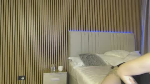 Snapshot of sensualhallie chatting on May 1, 12:10 pm Hallie online show from May 1, 12:10 pm