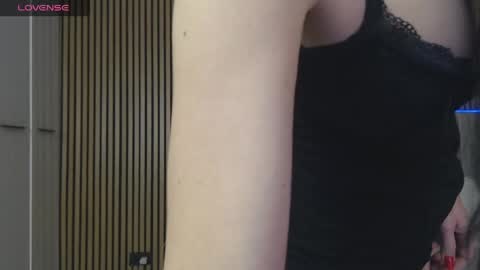 Snapshot of sensualhallie chatting on May 17, 1:51 pm Hallie online show from May 17, 1:51 pm
