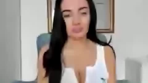 Snapshot of sensuallstella chatting on June 18, 6:46 am sensuallstella online show from June 18, 6:46 am