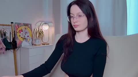 Snapshot of sensuallucy233 chatting on June 3, 10:40 am sensuallucy233 online show from June 3, 10:40 am