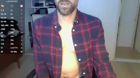Snapshot of sensuasculine chatting on October 1, 7:14 am Matt online show from October 1, 7:14 am