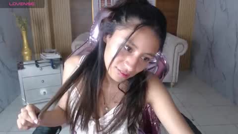 Snapshot of serabella_s chatting on December 3, 9:02 pm serabella_s online show from December 3, 9:02 pm