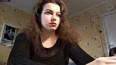 Snapshot of serafinayurick chatting on February 5, 9:14 am May online show from February 5, 9:14 am