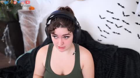 SeraReads online show from October 29, 3:03 pm