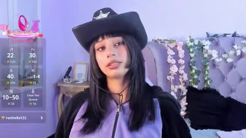 Snapshot of seren_bleck chatting on November 20, 2:34 am Seren Follow me online show from November 20, 2:34 am