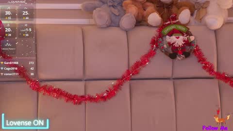 Snapshot of serena_bennet chatting on December 27, 11:31 pm Serena online show from December 27, 11:31 pm
