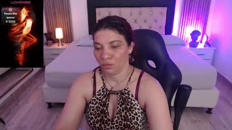 Snapshot of serena_houstonn chatting on January 8, 11:23 am Serena online show from January 8, 11:23 am