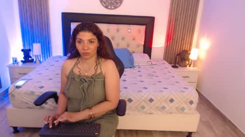 Snapshot of serena_houstonn chatting on February 25, 11:20 am Serena online show from February 25, 11:20 am