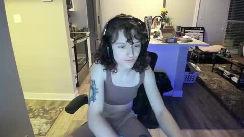 Snapshot of serenabastille chatting on April 26, 4:43 am serenabastille online show from April 26, 4:43 am
