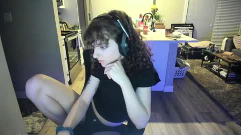 Snapshot of serenabastille chatting on April 27, 1:25 am serenabastille online show from April 27, 1:25 am