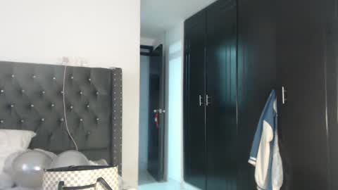 sararoussee online show from January 4, 10:13 pm