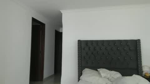 sararoussee online show from February 25, 9:02 pm