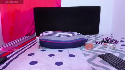 serenawilliam_ online show from November 15, 6:15 pm