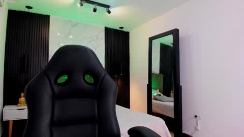 Serene online show from December 3, 12:36 pm