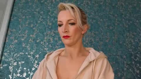 serenexx  your MILF online show from November 26, 8:48 am