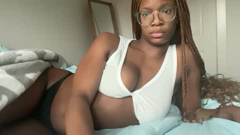 Serenity Bee   online show from November 19, 4:40 pm