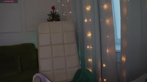 Hey Guys and Girls non-binary personalities  Im Sereta online show from December 19, 10:34 am