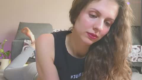 Snapshot of sereta_fin chatting on April 30, 10:43 am Hey Guys and Girls non-binary personalities Im Sereta online show from April 30, 10:43 am
