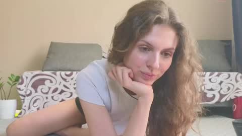 Snapshot of sereta_fin chatting on May 4, 11:39 am Hey Guys and Girls non-binary personalities Im Sereta online show from May 4, 11:39 am