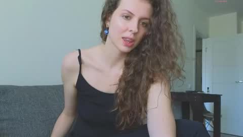 Snapshot of sereta_fin chatting on May 23, 11:25 am Hey Guys and Girls non-binary personalities Im Sereta online show from May 23, 11:25 am