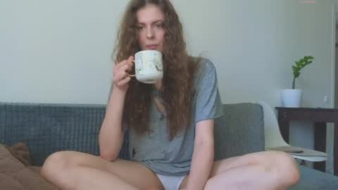 Snapshot of sereta_fin chatting on May 25, 10:32 am Hey Guys and Girls non-binary personalities Im Sereta online show from May 25, 10:32 am