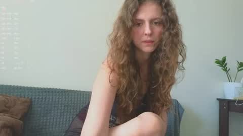 Snapshot of sereta_fin chatting on June 29, 9:26 am Hey Guys and Girls non-binary personalities Im Sereta online show from June 29, 9:26 am