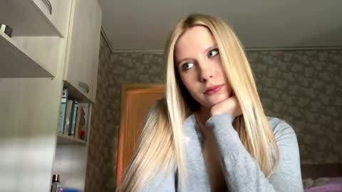 Snapshot of serinalasch chatting on May 28, 7:05 am Sofia online show from May 28, 7:05 am