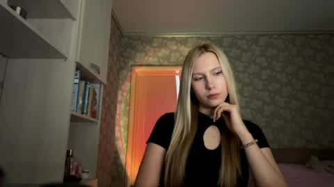 Snapshot of serinalasch chatting on May 29, 5:27 am Sofia online show from May 29, 5:27 am