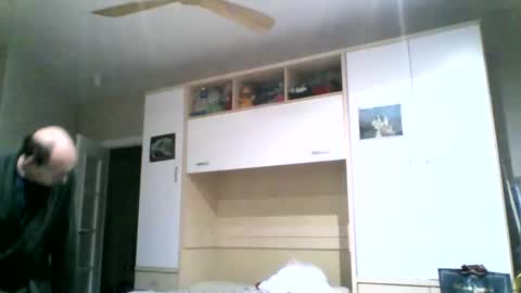 Snapshot of serrano49 chatting on February 11, 2:05 am serrano49 online show from February 11, 2:05 am