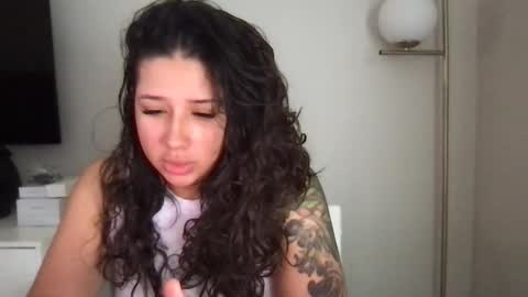 Snapshot of servexely chatting on February 24, 7:01 pm servexely online show from February 24, 7:01 pm