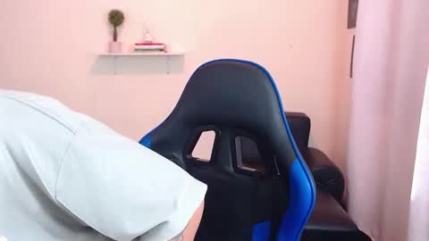 Thomas online show from December 1, 3:06 pm