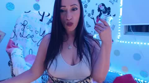 Snapshot of seuctive_woman57 chatting on January 26, 12:05 am samy online show from January 26, 12:05 am