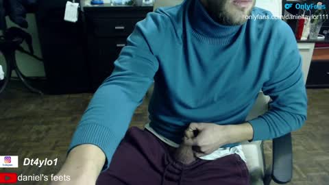 Snapshot of sexandsexy1999 chatting on January 12, 10:12 pm Daniel Taylor online show from January 12, 10:12 pm