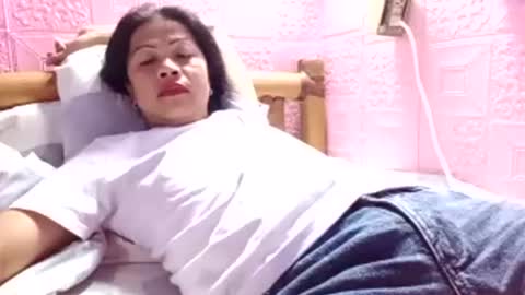 Snapshot of sexgoddesses4u chatting on December 9, 4:45 am Ems online show from December 9, 4:45 am