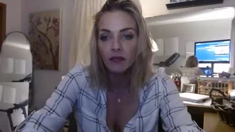 Snapshot of sexi_chrisly chatting on November 24, 3:50 am Sexi Chrisly online show from November 24, 3:50 am