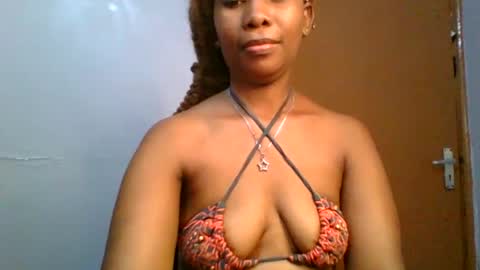 Snapshot of sexie_curvie chatting on February 12, 11:40 am Maggie online show from February 12, 11:40 am