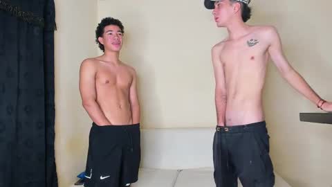 Izzy19Yearsgirl with glasseDereck18yearsboy with glasse Alice 19years-Dany 19 years online show from October 1, 5:57 am