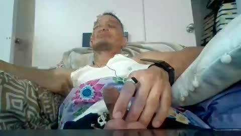 Snapshot of sexiiisenseiii chatting on December 28, 2:22 am dankdiggler online show from December 28, 2:22 am