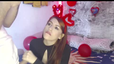 Snapshot of sexincompany chatting on February 15, 5:09 am monserat y thony online show from February 15, 5:09 am