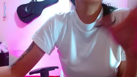 Snapshot of sexmilkdirty chatting on December 12, 2:04 am sexmilkdirty online show from December 12, 2:04 am