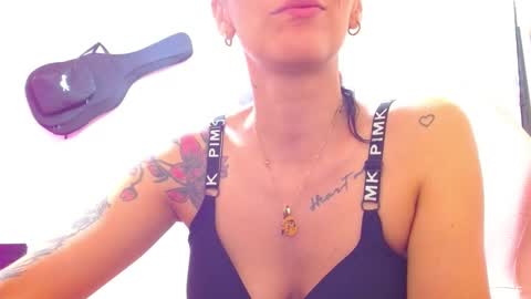 Snapshot of sexmilkdirty chatting on January 23, 3:05 am sexmilkdirty online show from January 23, 3:05 am