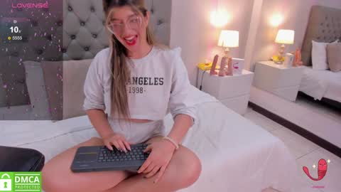 Snapshot of sexmilla_ chatting on January 25, 8:42 pm My name is sexmilla   Dont forget to follow me online show from January 25, 8:42 pm