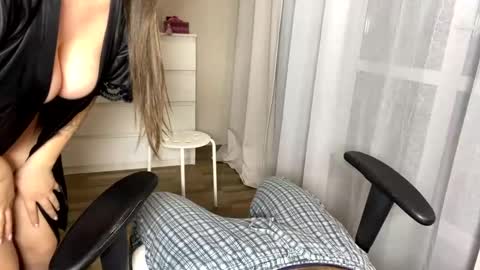 My name is Mia whats yours online show from December 11, 3:37 pm