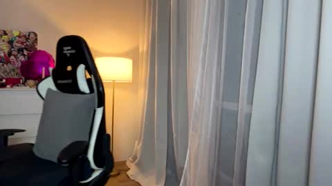 My name is Mia whats yours online show from October 14, 4:08 pm