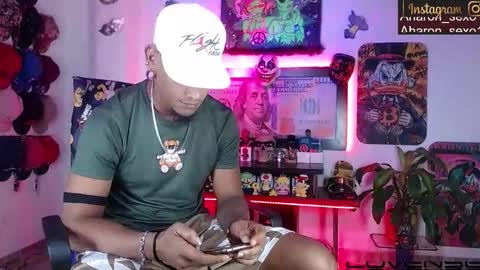 Aharon  ravelo online show from February 16, 1:46 am