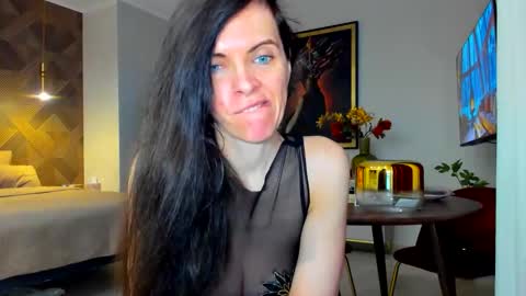 Snapshot of sexqueen1111 chatting on December 5, 1:20 pm sexqueen1111 online show from December 5, 1:20 pm