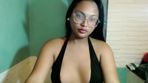 Snapshot of sexuallyattractive_mae chatting on June 22, 9:06 am sexuallyattractive_mae online show from June 22, 9:06 am