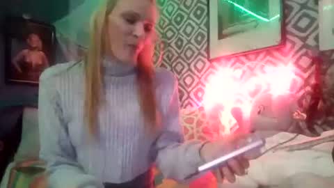 Snapshot of sexxileeah42o chatting on October 20, 2:34 am Leeah CloudZzz online show from October 20, 2:34 am