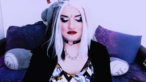 Snapshot of sexxx_queen chatting on February 5, 8:04 pm sexxx_queen online show from February 5, 8:04 pm