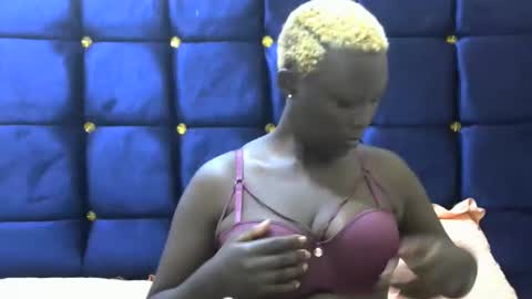 Snapshot of sexxy_triza chatting on March 23, 11:14 am triza online show from March 23, 11:14 am